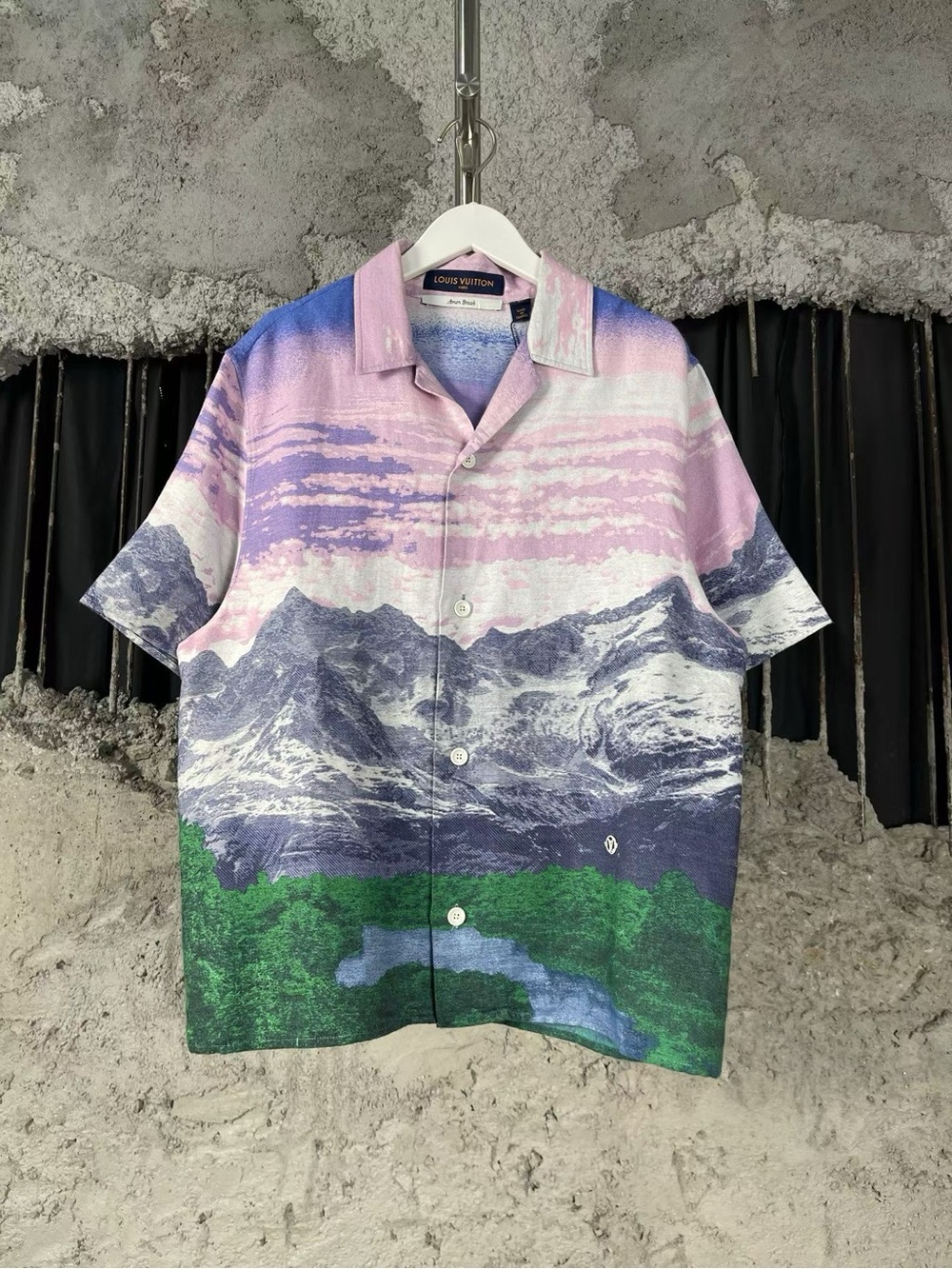 🚩steal Louis Vuitton Pink & Green Landscape Print Short Sleeve Shirt